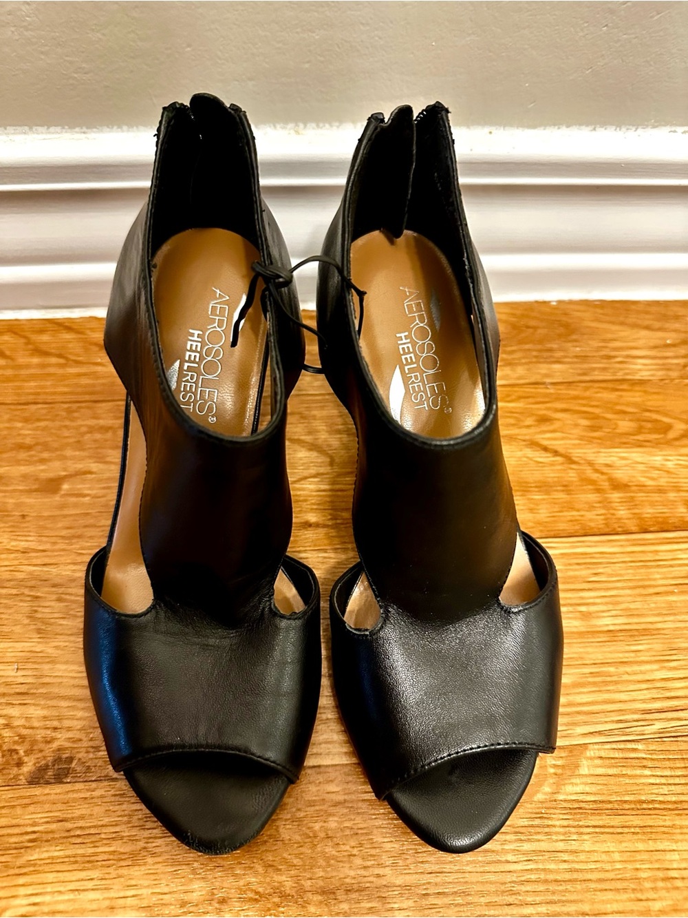 Aerosoles Heel Rest Black Cutout Peep Toe Booties Heels Size 5.5 - Picture 2 of 8